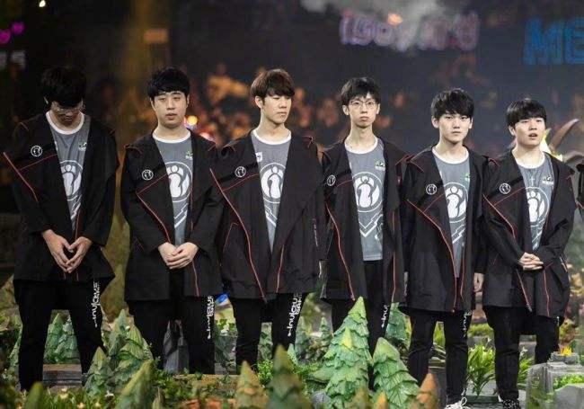 肩部陆续出 肩部陆续出