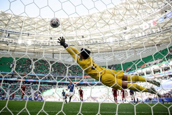 与现实的困 与现实的困