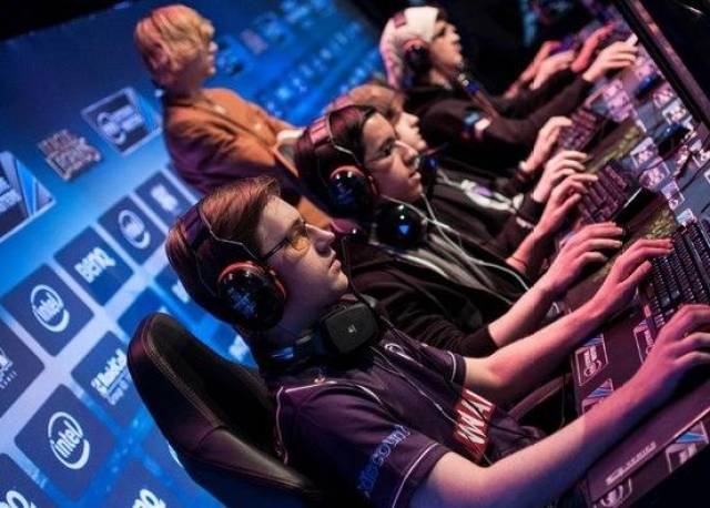 冠军联赛中 冠军联赛中